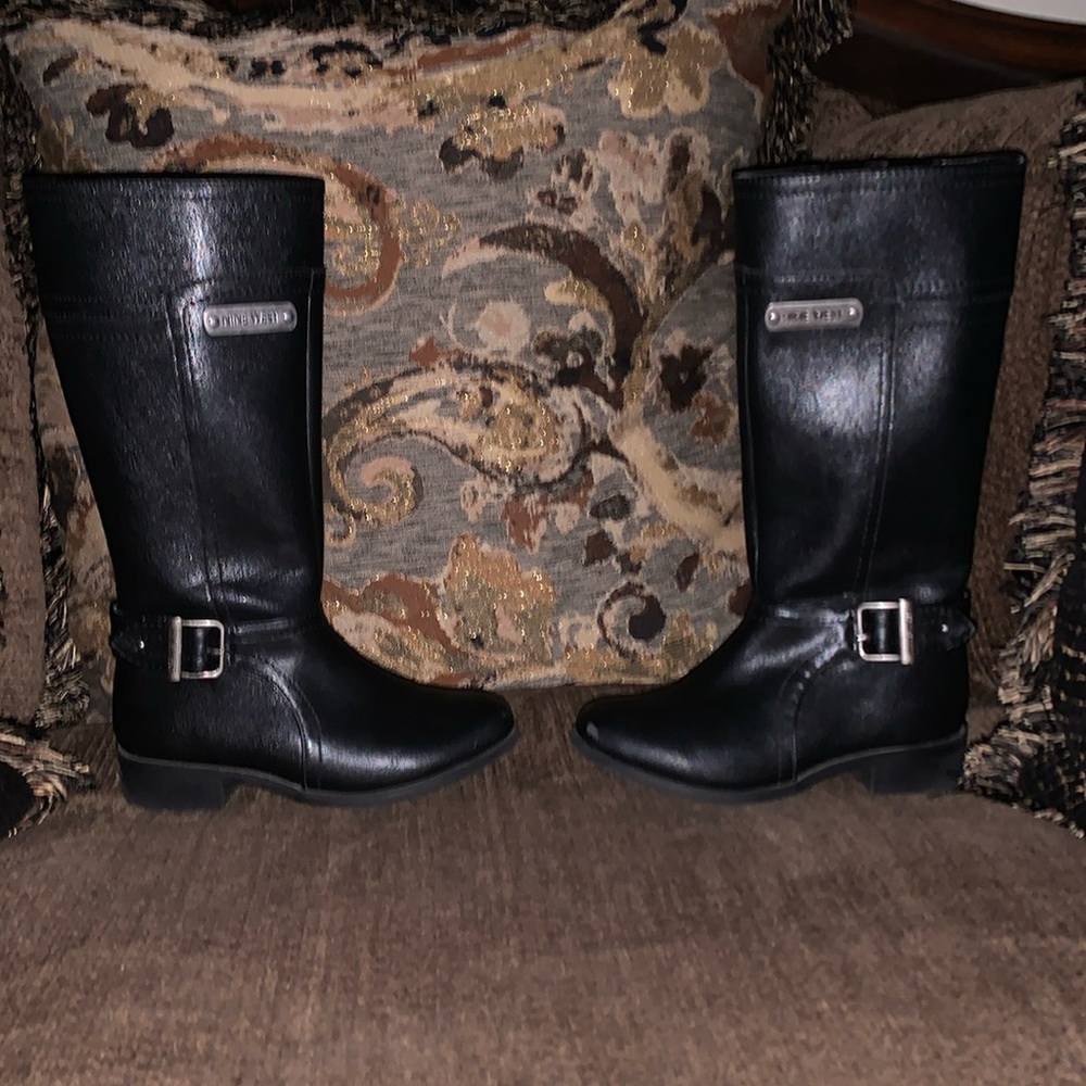 13M Nine West black boots